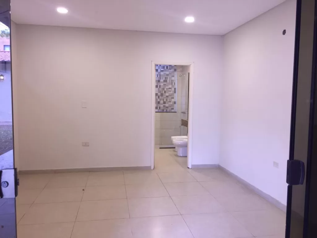 Se vende casa zona Mburuvicha roga — foto 2