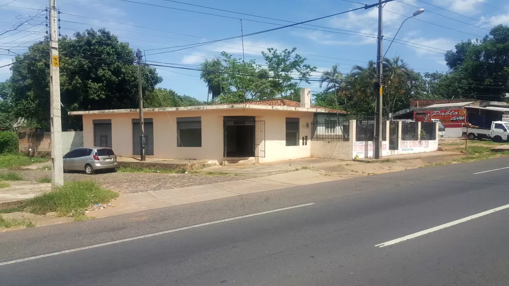 Casa y Salones sobre Acceso Sur, Zona Raquelita, Tucano — foto 2