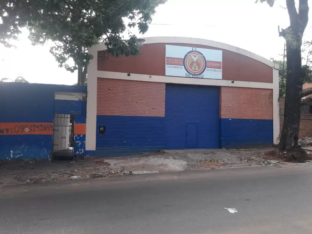 Vendo tinglado con patio y una casa pequeña — foto 2