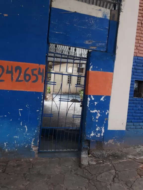 Vendo tinglado con patio y una casa pequeña — foto 3