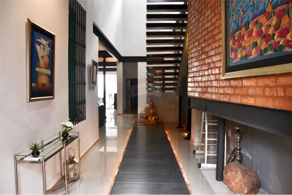 FINA RESIDENCIA MINIMALISTA EN EL CENTRO, ASUNCIÓN — foto 2