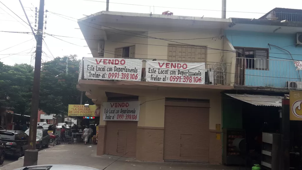 IMPERDIBLE EN PLENO CENTRO COMERCIAL DE LUQUE VENDO LOCAL — foto 3
