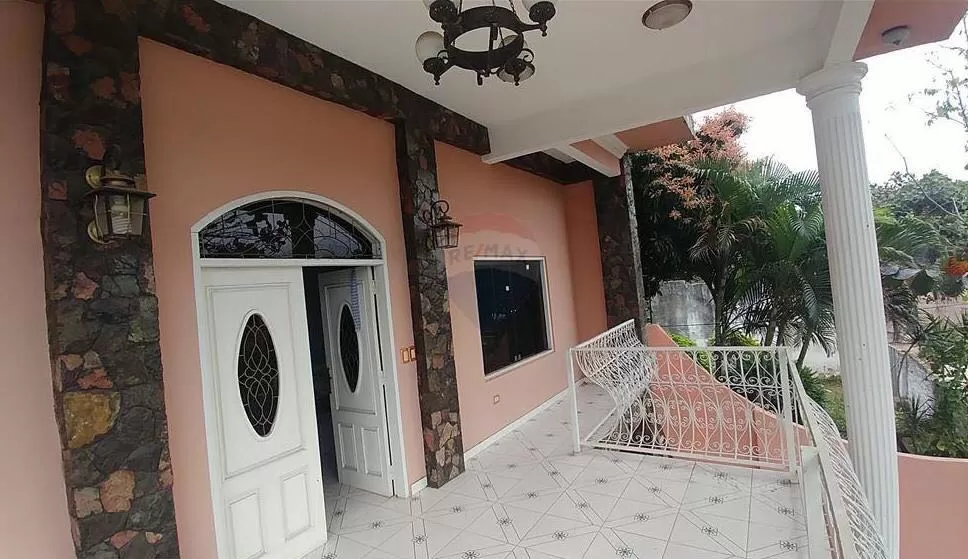 VENDO LUJOSA CASA EN LAMBARÉ — foto 3