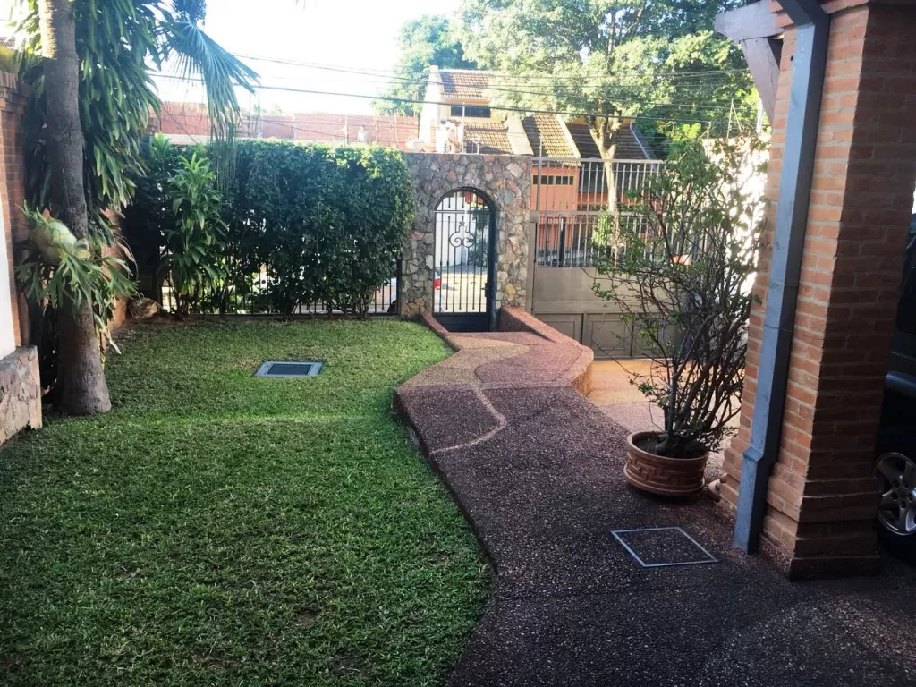 RESIDENCIA A 4 CUADRAS DE CHOFERES DEL CHACO - BARRIO MBURICAO — foto 2