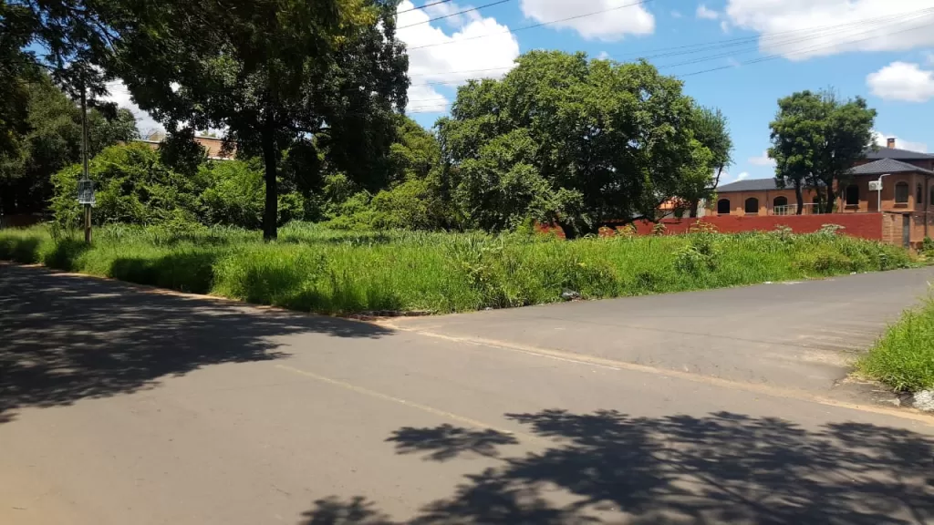 1.200 mts2 Luque sobre Avda. Ita Ybate, villa Policial — foto 3