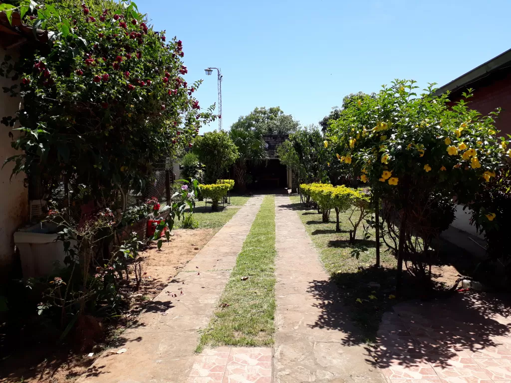 HERMOSA CASA CON PISCINA CENTRO MISMO DE LA CIUDAD DE CARAPEGUÁ — foto 3