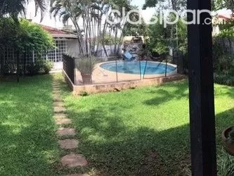 EN VENTA AMPLIA RESIDENCIA - ZONA SAJONIA — foto 2