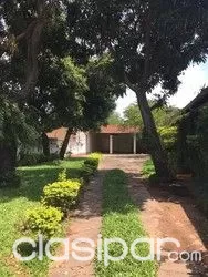 EN VENTA AMPLIA RESIDENCIA - ZONA SAJONIA — foto 3