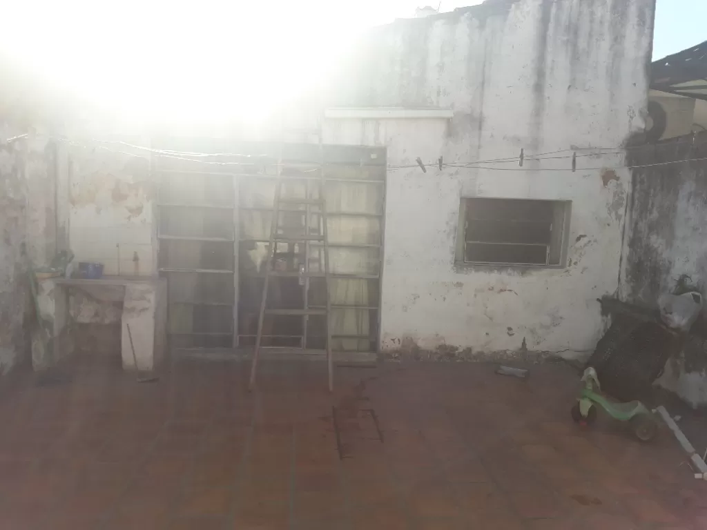VENDO CASA BARRIO PINOZA, SOBRE CALLE ASFALTADA — foto 2
