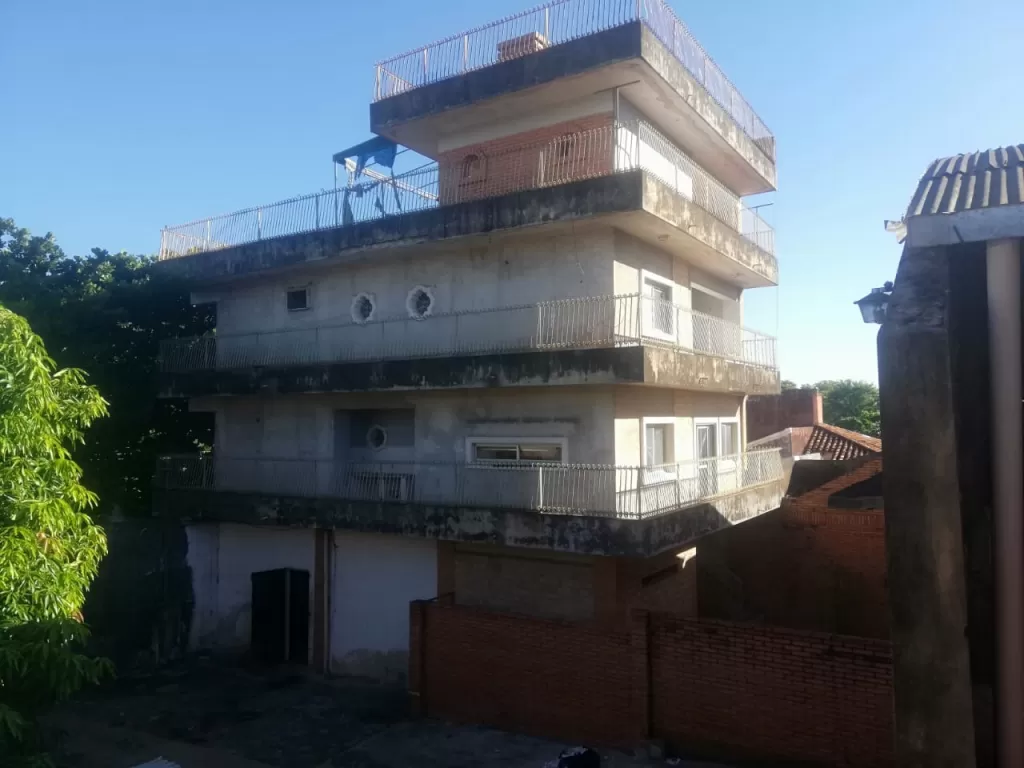 DEPOSITO CON VIVIENDA ENTRE AVENIDA FERNANDO DE LA MORA Y MEDICOS DEL CHACO — foto 2