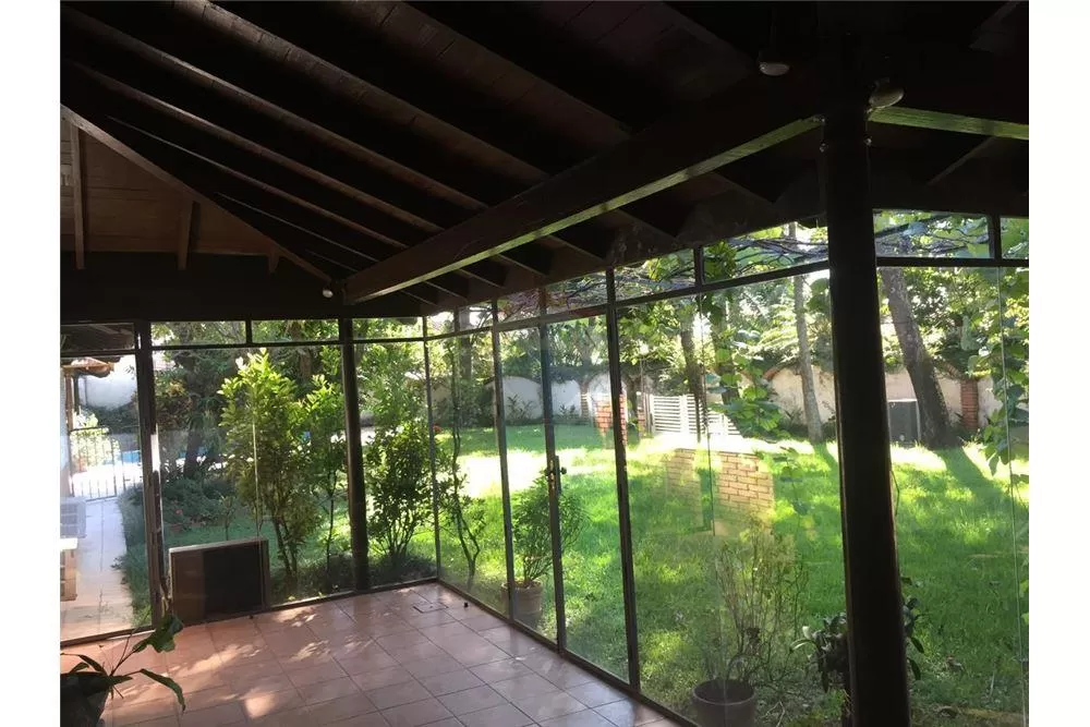 VENDO AMPLIA RESIDENCIA EN BARRIO YCUÁ SATÍ — foto 2