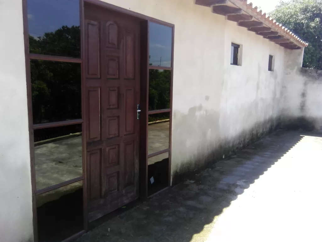 CASA DE 2 PLANTAS CON 5 HABITACIONES EN J. AUGUSTO SALDÍVAR — foto 2