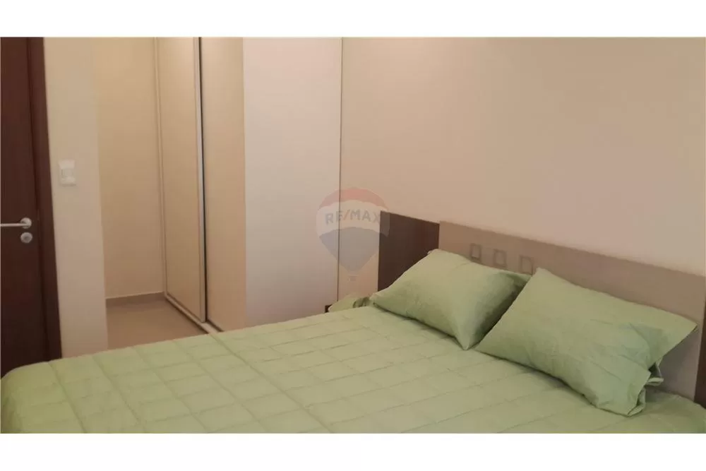 VENDO DEPARTAMENTO AMOBLADO A PASOS DEL SHOPPING DEL SOL — foto 2