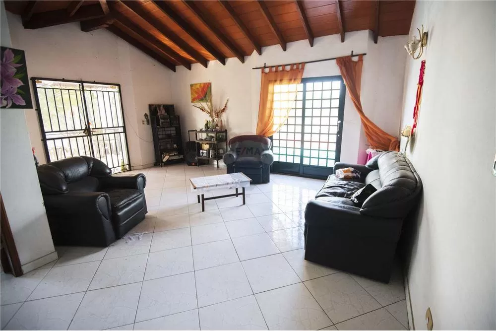 Hermosa residencia sobre Ruta 3 — foto 2