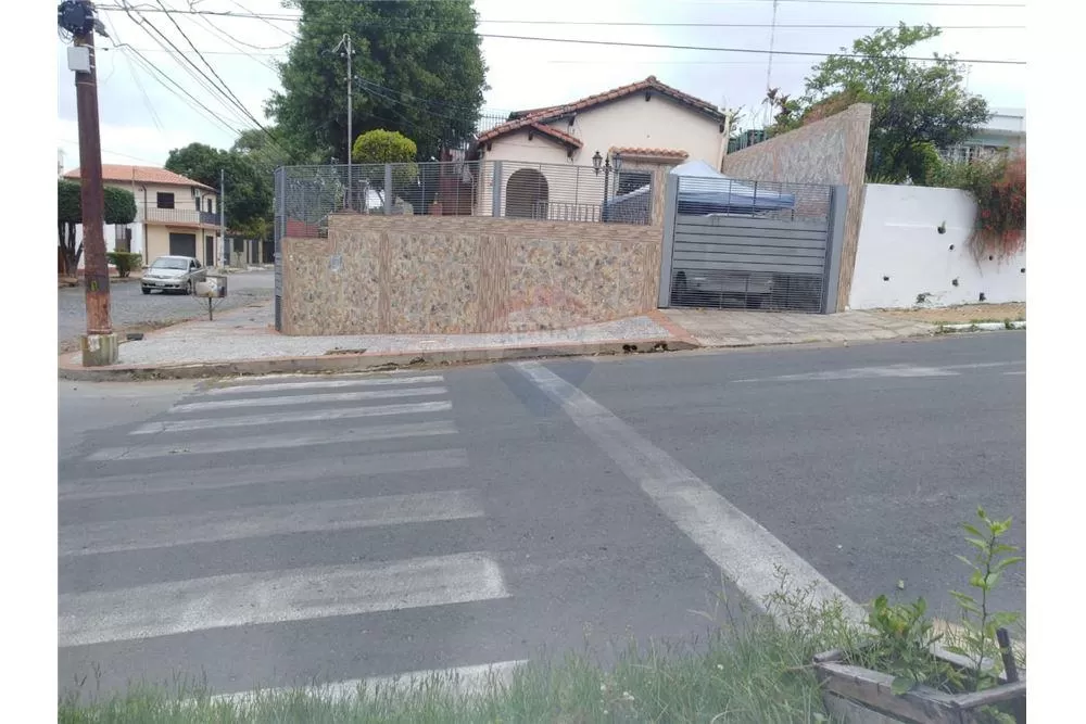 OPORTUNIDAD... VENDO CASA A REFACCIONAR EN SAJONIA — foto 2