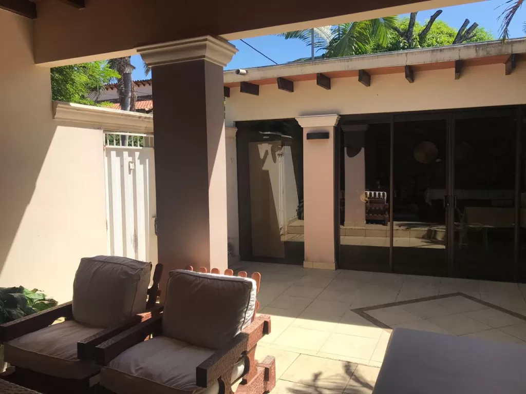 CASA EN ESQUINA VILLAMORRA A UNA 1 CUADRA DE PACHECO — foto 3