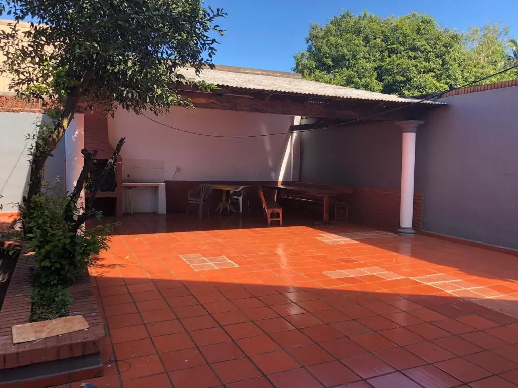 Casa con 4 locales ubicado en esquina sAv. Japón. Encarnación — foto 3