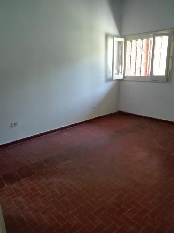 Casa en planta baja de 2 dor. 2 cocheras! — foto 2