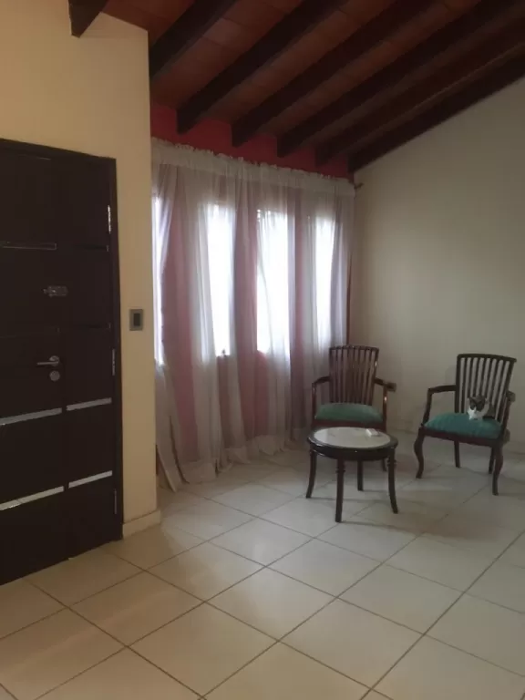 ¡HERMOSA CASA ZONA SHOPPING EL PORTAL! LOMA PYTÂ — foto 3