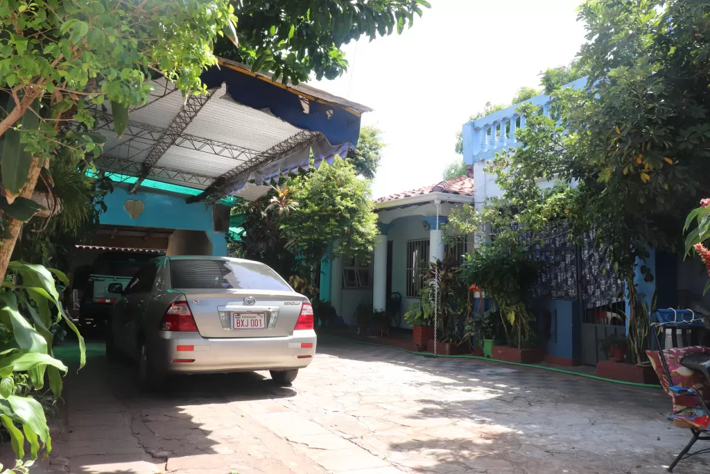 VENDO CASA EN EXCELENTE UBICACIÓN (A PASOS DE LA TERMINAL DE ASUNCIÓN) — foto 3
