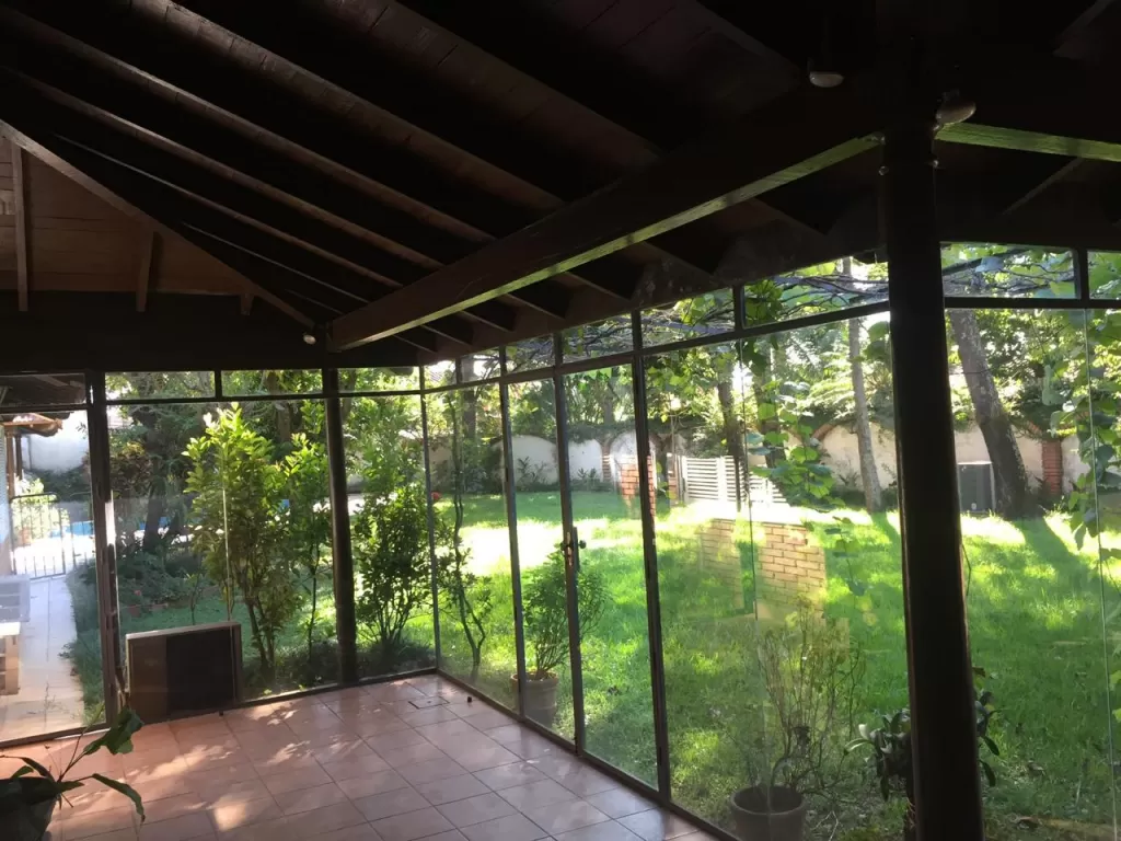 VENDO AMPLIA RESIDENCIA EN BARRIO YCUÁ SATÍ — foto 3