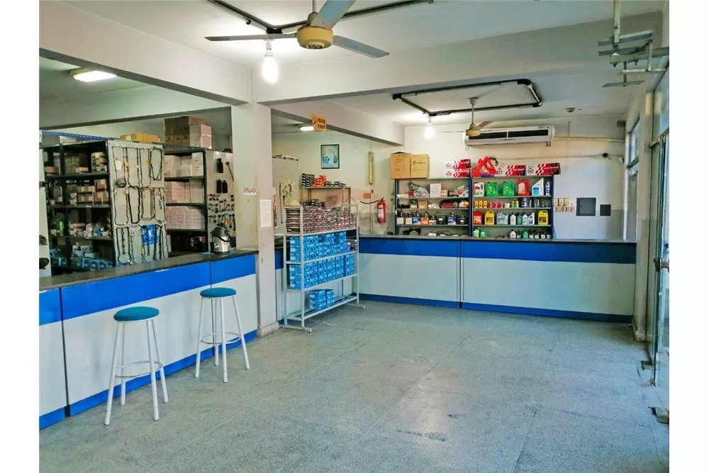 VENDO SALON COMERCIAL SOBRE FERNANDO DE LA MORA — foto 2