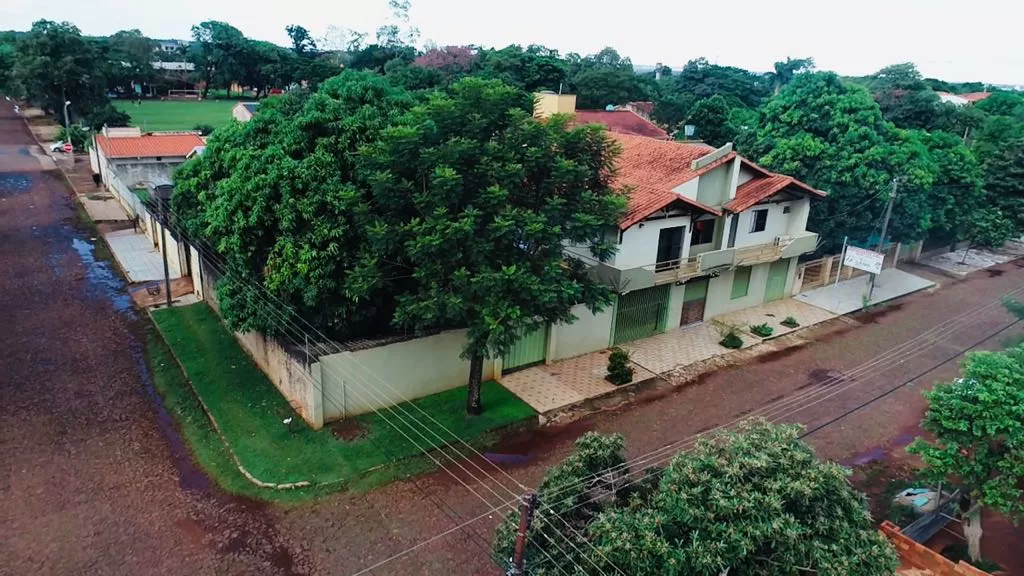 VENDO HERMOSA RESIDENCIA CON SALONES COMERCIALES DE 05 HABITACIONES, — foto 2