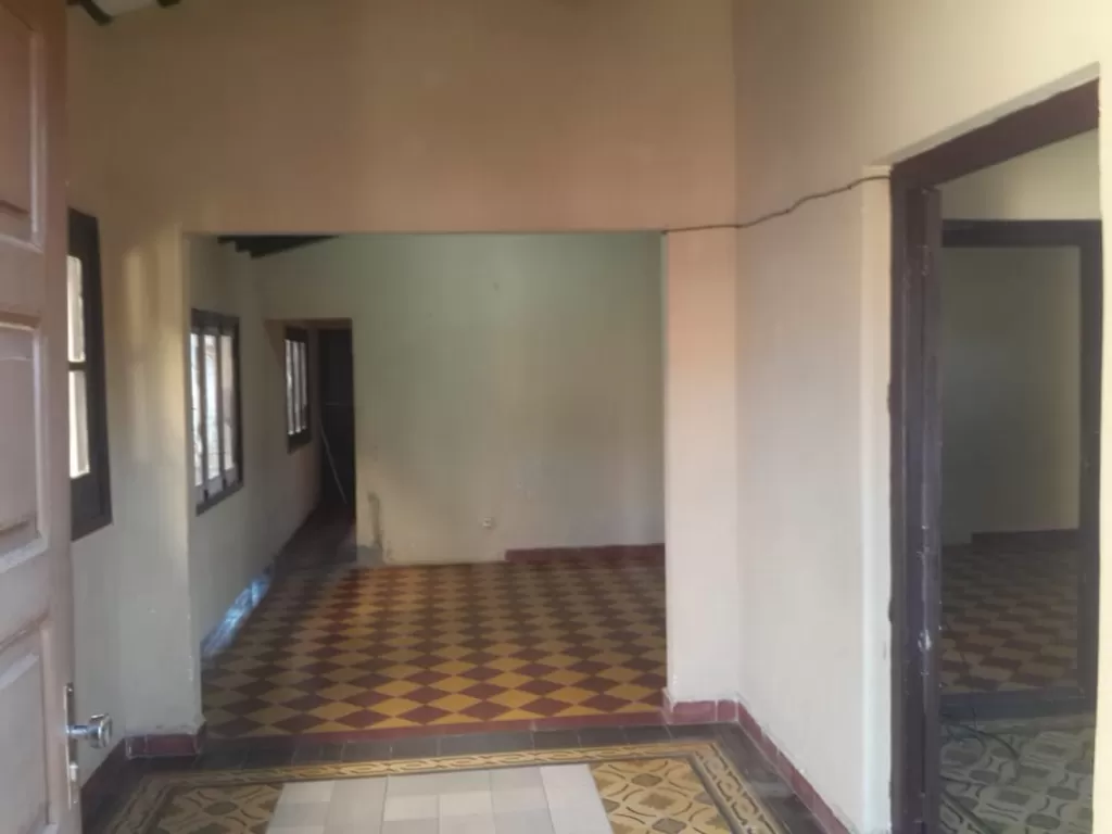 Oferto Casa - Barrio Residencial - Única dueña - Asunción — foto 3