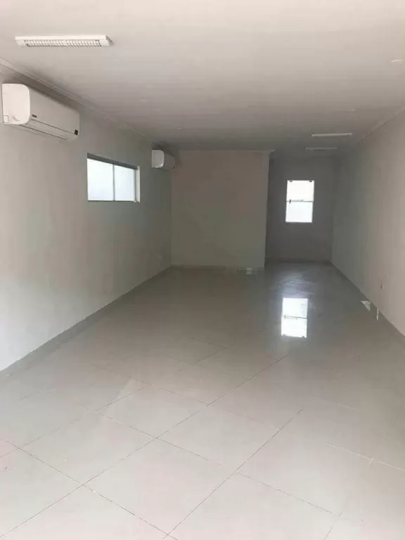 Capital ofrece salón comercial — foto 2