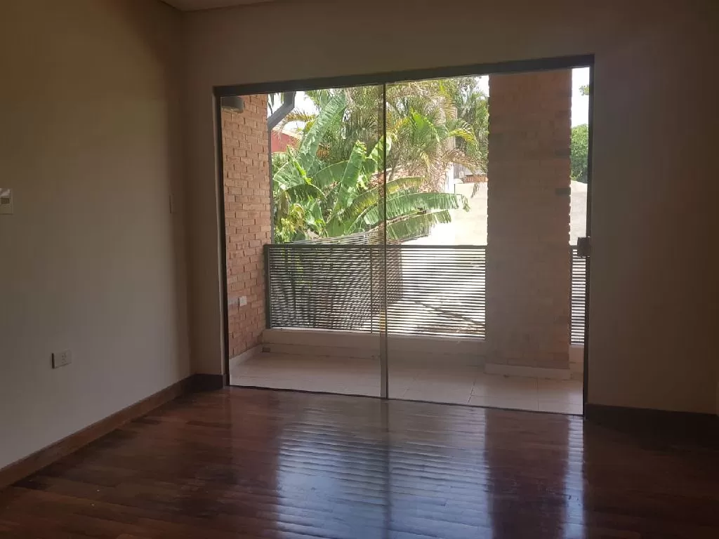 Casa Minimalista en Mburucuya AlquiloVendo zona Residencial — foto 2