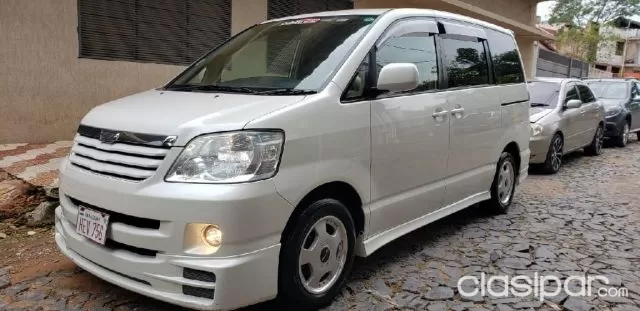 Toyota Noah 2004 - foto 2