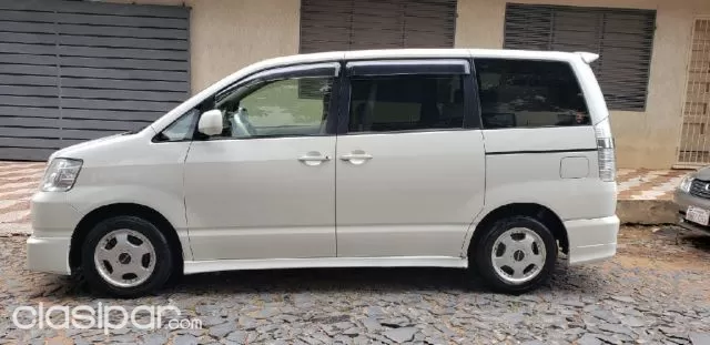 Toyota Noah 2004 — foto 4