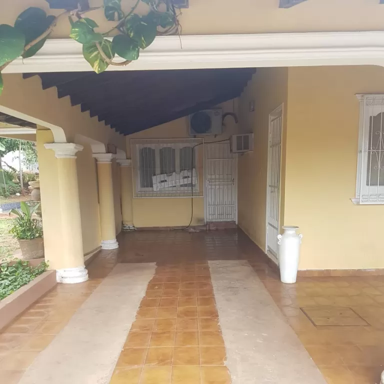 LUJOSA RESIDENCIA EN ITA — foto 2