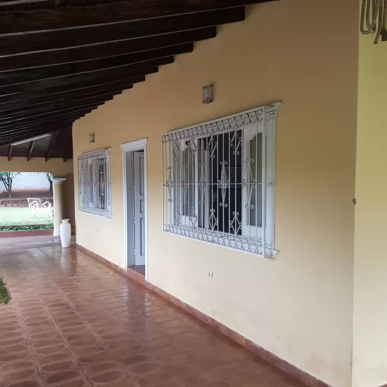 LUJOSA RESIDENCIA EN ITA — foto 3