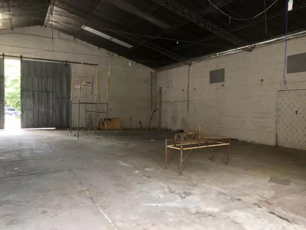 Tinglado en pleno centro de Encarnación — foto 3