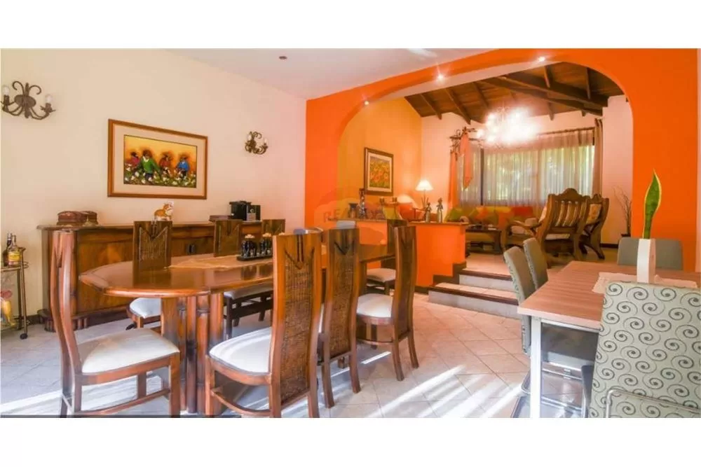 VENDO HERMOSA RESIDENCIA EN BARRIO MBURUCUYA — foto 3