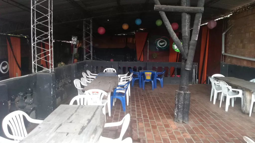 LOCAL NOCTURNO EN SAN LORENZO RANCHOPP CON CLIENTELA SOLIDA FORMADA DESDE — foto 3
