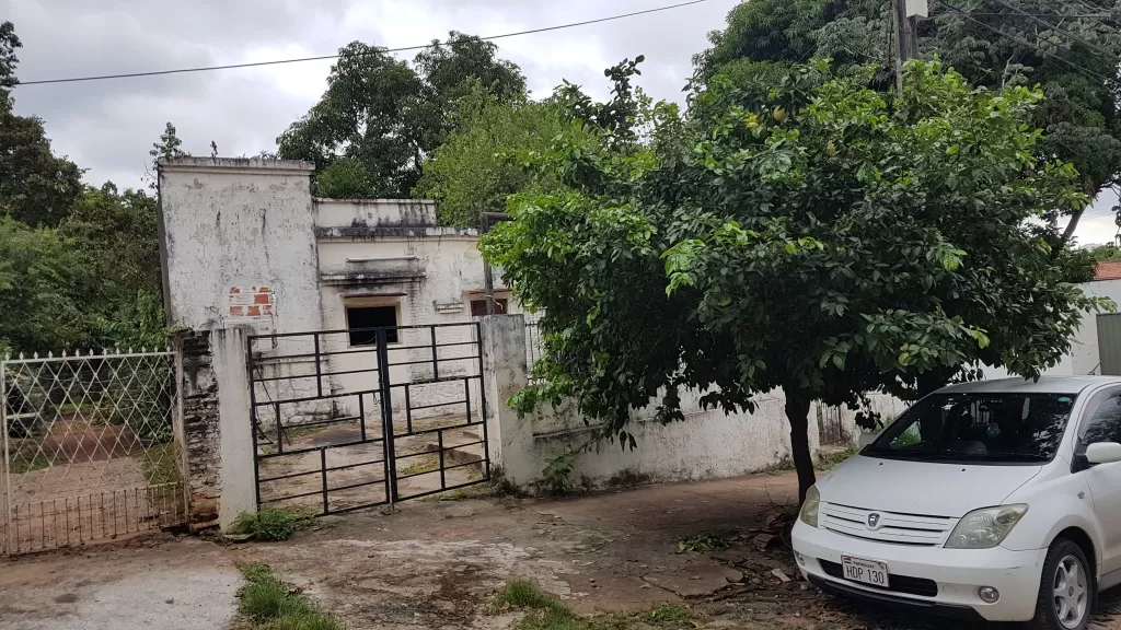 VENDO CASA A DEMOLER EN EL BARRIO SAN VICENTE. 12X53 EN TOTAL 636 M2 — foto 2