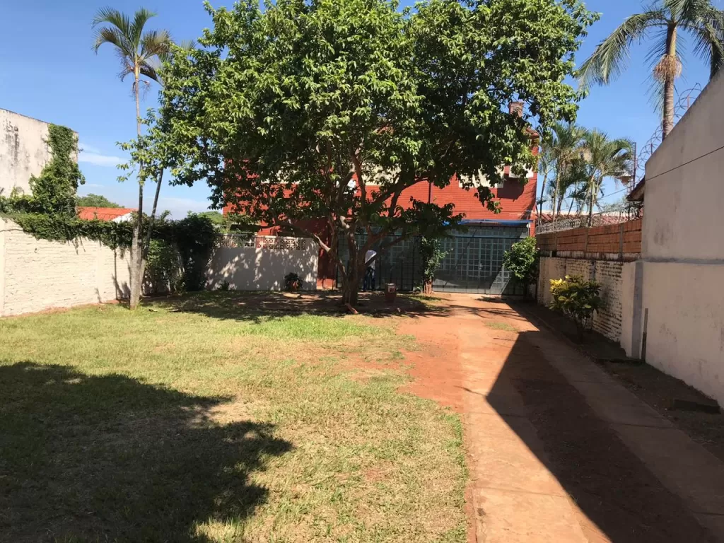 CASA CON HERMOSO PATIO - ZONA ITA ENRAMADA — foto 2