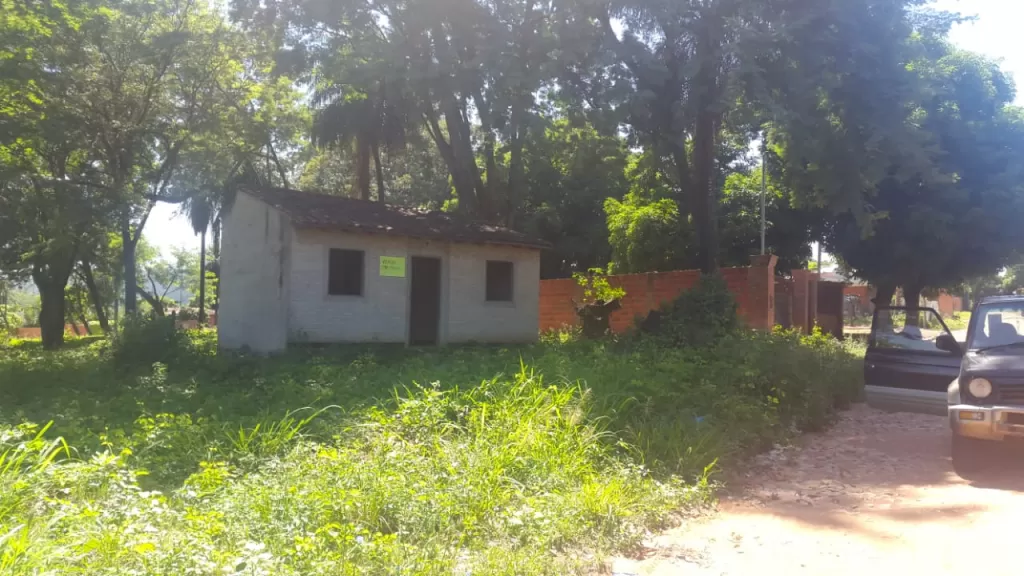 Vendo Lindo Terreno con casa a Refaccionar en Villa Elisa!!! — foto 2
