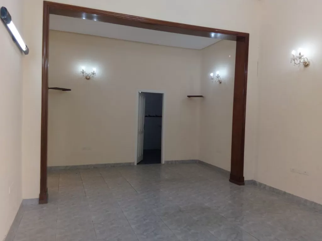 ALQUILO CASA PARA OFICINA 4 DORMITORIOS CON AMPLIO GARAGE ZONA CENTRO... — foto 2