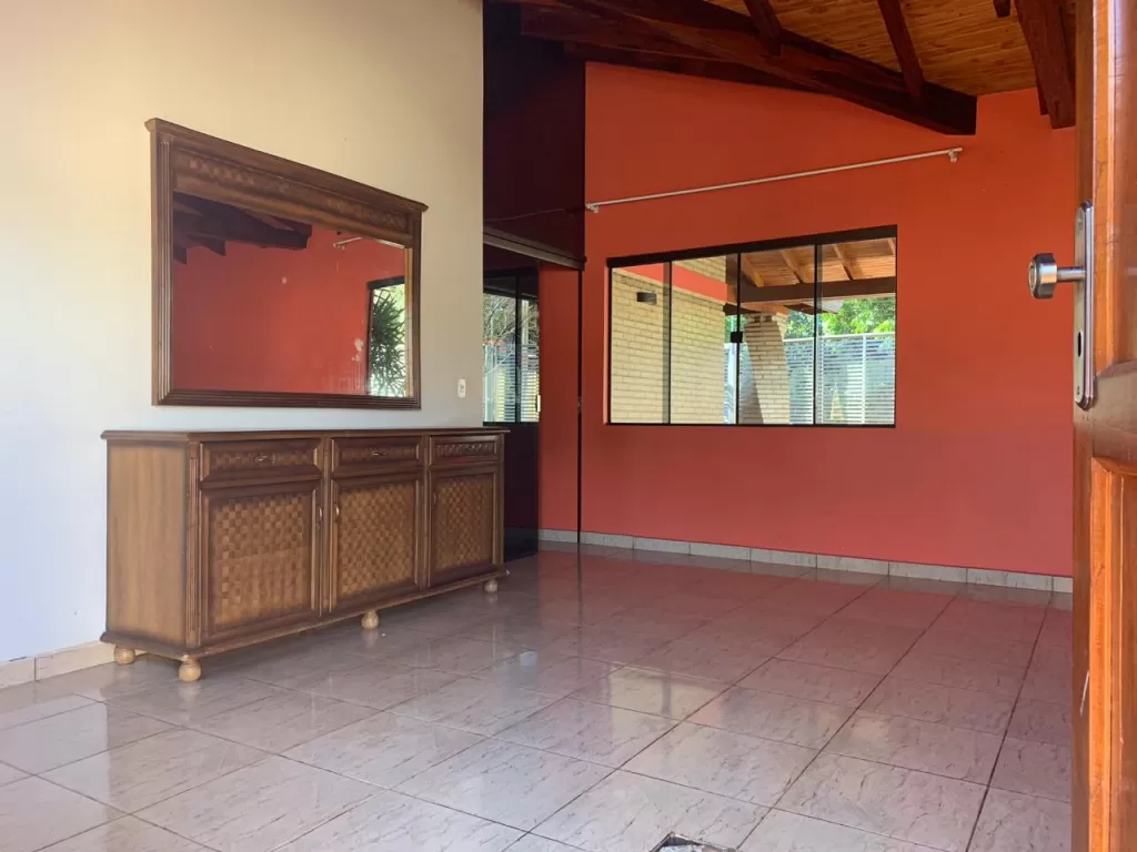 HERMOSA RESIDENCIA EN VENTA EN EL CENTRO DE PDTE. FRANCO!! — foto 2