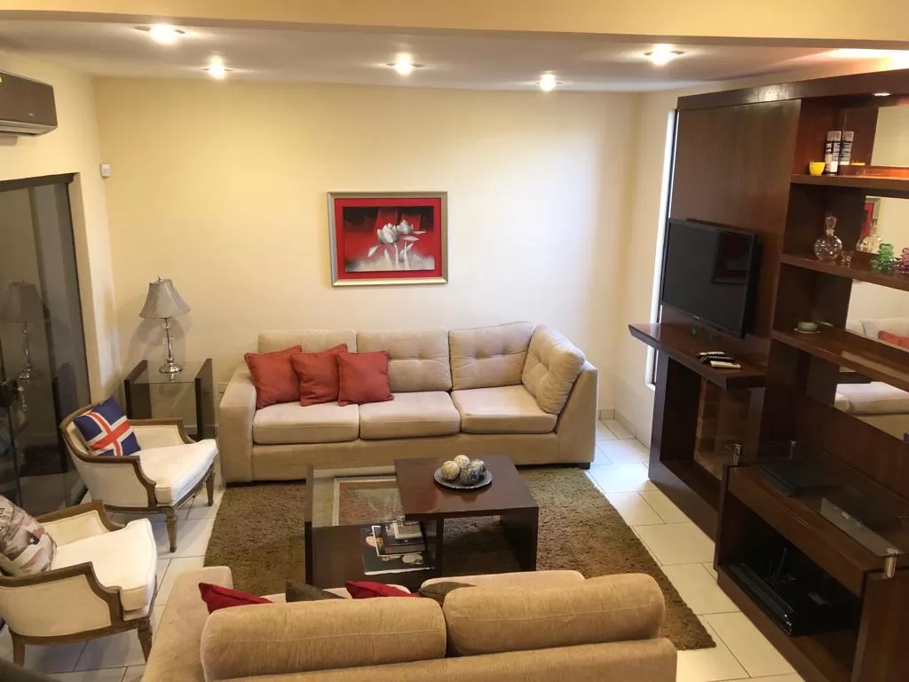 HERMOSA CASA EN LAMBARÉ - ZONA RESIDENCIAL - 3 DORMITORIOS EN SUITE — foto 2