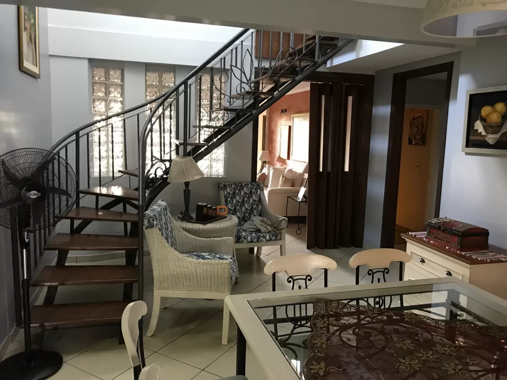 Vendo Residencia de 1.145m2 de terreno y 450m2 construidos. 4to Barrio Villa Adela Luque — foto 3
