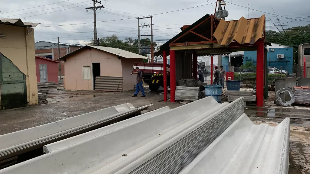 Esquina exclusiva 2500 Mts2 Depositós y Oficinas — foto 2
