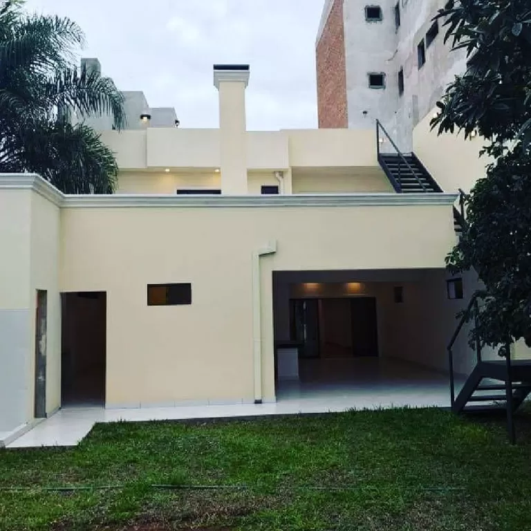 Hermosa Residencia de 400 m2 cerca del Club Centenario — foto 3