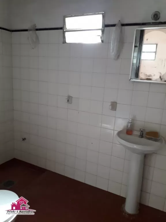 VENDO CASA DE TRES DORMITORIOS!! Sobre Lillo c Cnel. Escurra. Excelente ubicación. — foto 2