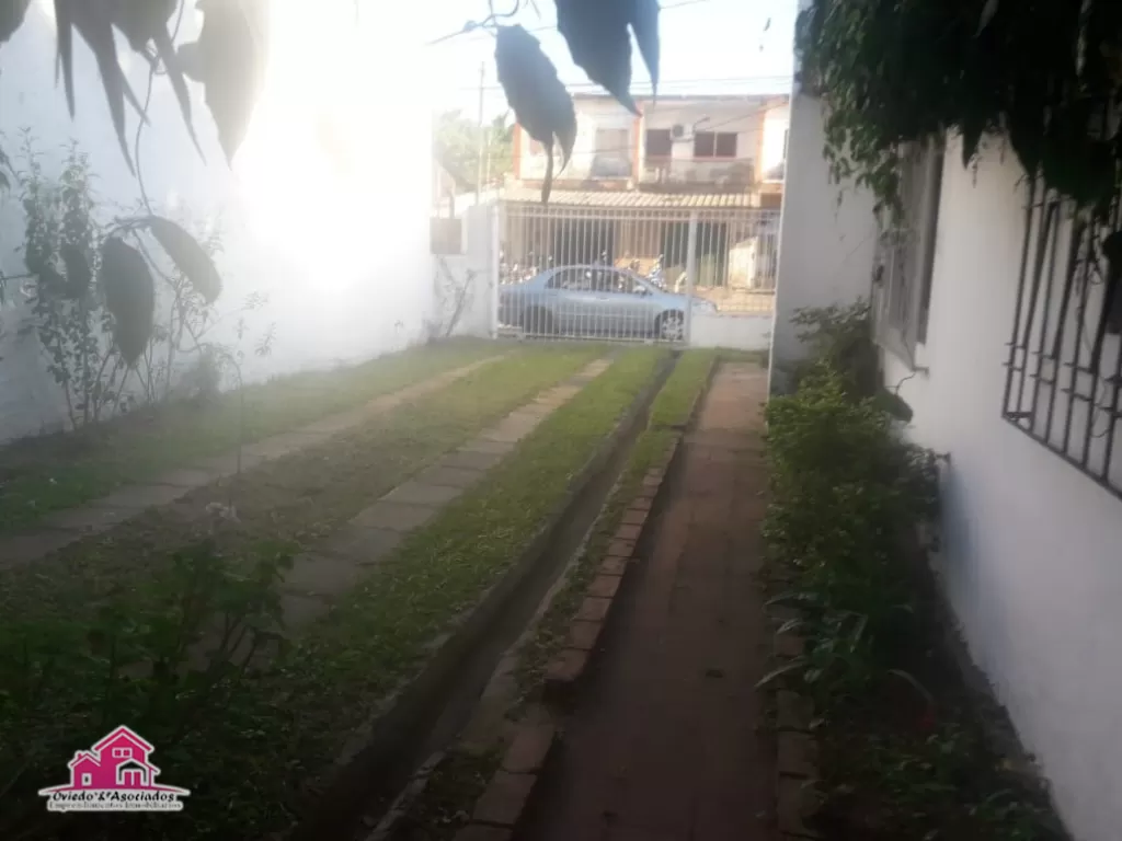 VENDO CASA DE TRES DORMITORIOS!! Sobre Lillo c Cnel. Escurra. Excelente ubicación. — foto 3