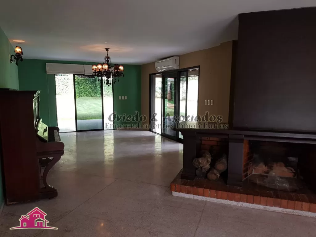 HERMOSA RESIDENCIA DE 4 HABITACIONES!! A 30 metros de Mcal. López — foto 2