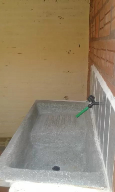 Alquilo pieza En Caacupemi zona Cacique — foto 3